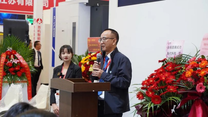 创世纪集团CCMT2024新品发布会盛大揭幕,高端五轴机床引领行业创新潮流 创世纪集团CCMT2024新品发布会盛大揭幕,高端五轴机床引领行业创新潮流