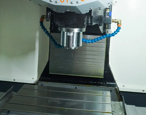台群精机T-500X BBT40主轴钻攻兼具刚性与效率